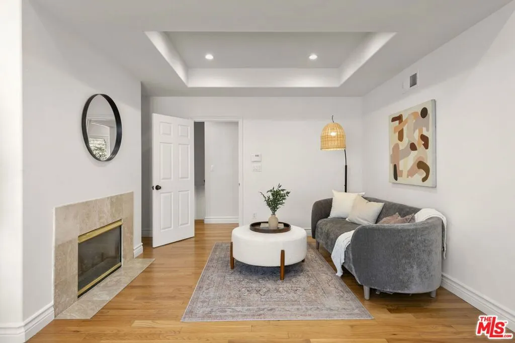 Los Angeles, California 90048, United States, 2 Bedrooms Bedrooms, ,3 BathroomsBathrooms,Residential,Active,184802