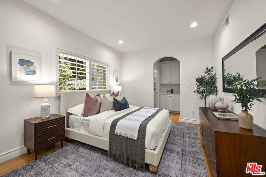 Los Angeles, California 90048, United States, 2 Bedrooms Bedrooms, ,3 BathroomsBathrooms,Residential,Active,184802