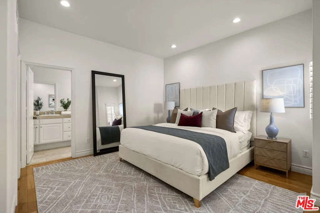 Los Angeles, California 90048, United States, 2 Bedrooms Bedrooms, ,3 BathroomsBathrooms,Residential,Active,184802