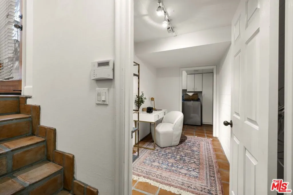 Los Angeles, California 90048, United States, 2 Bedrooms Bedrooms, ,3 BathroomsBathrooms,Residential,Active,184802