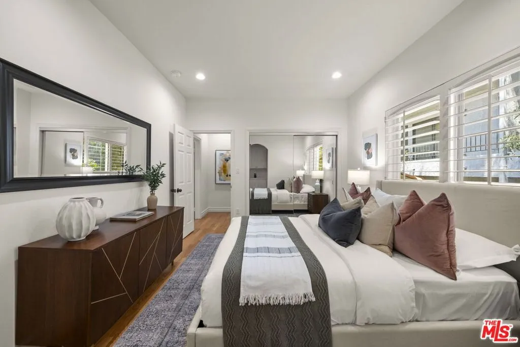 Los Angeles, California 90048, United States, 2 Bedrooms Bedrooms, ,3 BathroomsBathrooms,Residential,Active,184802