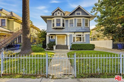 Photo of 2712 Kenwood Avenue, Los Angeles, CA 90007 (MLS # 26648371)
