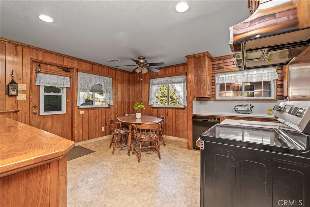 Lakewood, California 90712, United States, 5 Bedrooms Bedrooms, ,4 BathroomsBathrooms,Residential,Active,236630