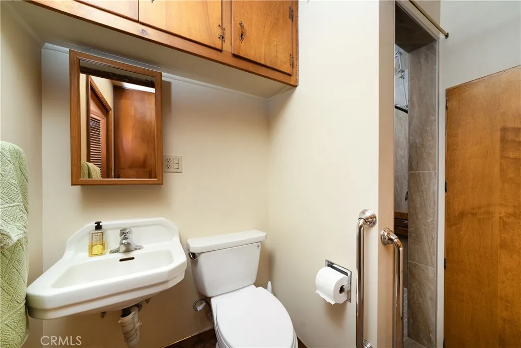 Lakewood, California 90712, United States, 5 Bedrooms Bedrooms, ,4 BathroomsBathrooms,Residential,Active,236630