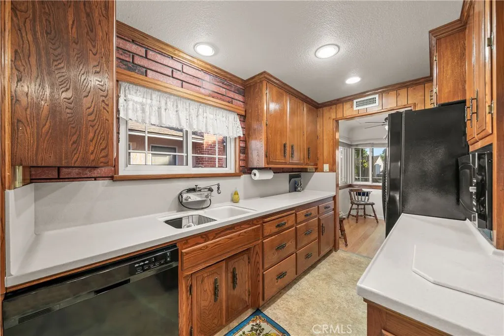 Lakewood, California 90712, United States, 5 Bedrooms Bedrooms, ,4 BathroomsBathrooms,Residential,Active,236630