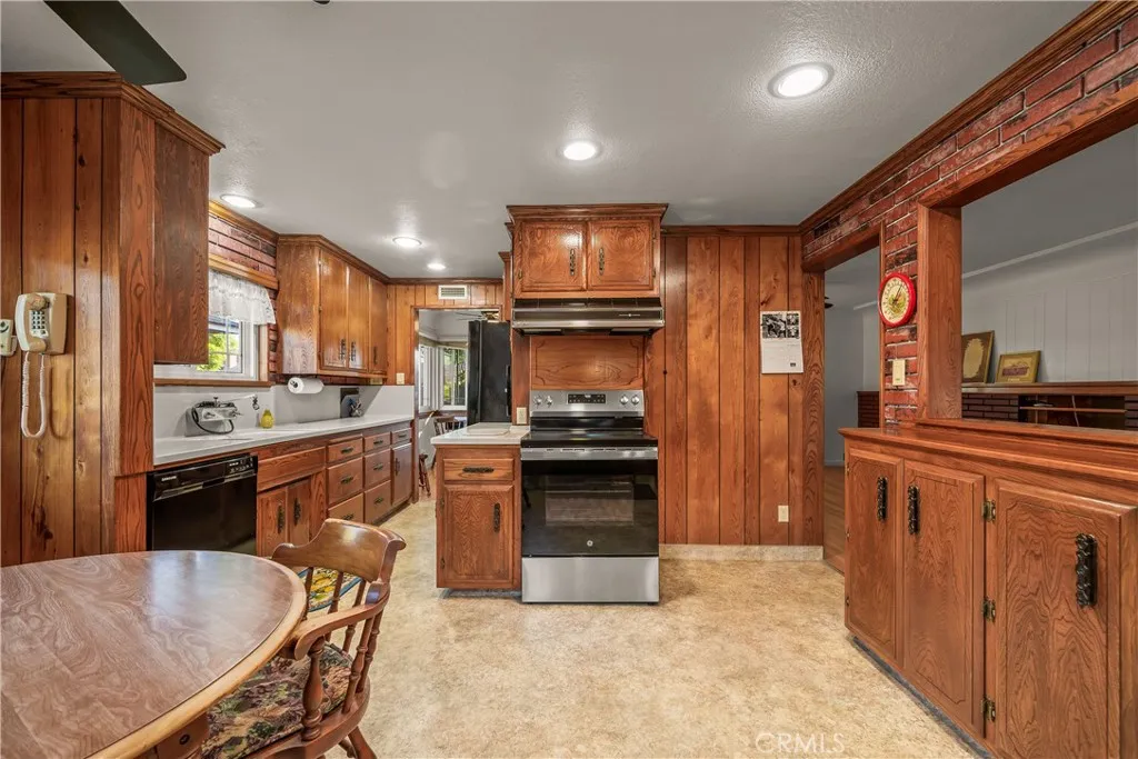 Lakewood, California 90712, United States, 5 Bedrooms Bedrooms, ,4 BathroomsBathrooms,Residential,Active,236630