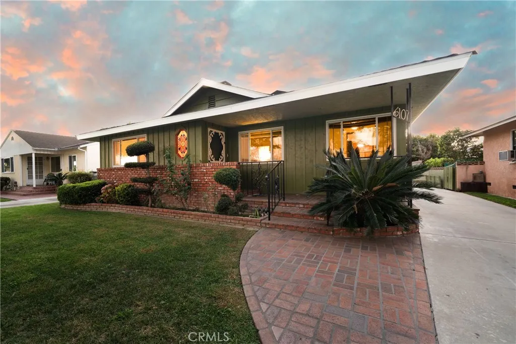 Lakewood, California 90712, United States, 5 Bedrooms Bedrooms, ,4 BathroomsBathrooms,Residential,Active,236630