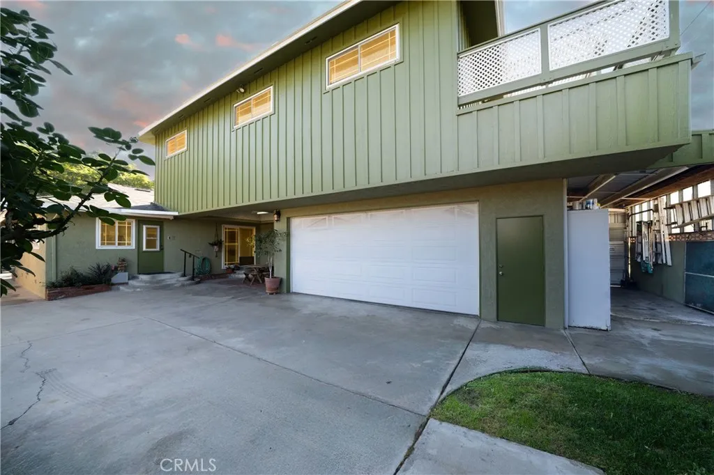 Lakewood, California 90712, United States, 5 Bedrooms Bedrooms, ,4 BathroomsBathrooms,Residential,Active,236630