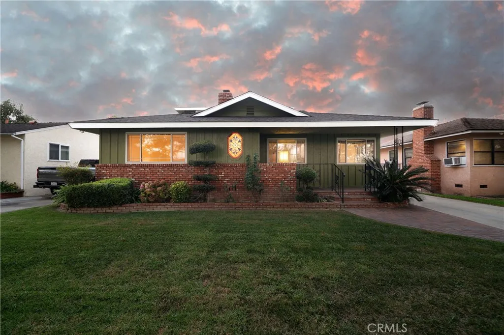 Lakewood, California 90712, United States, 5 Bedrooms Bedrooms, ,4 BathroomsBathrooms,Residential,Active,236630