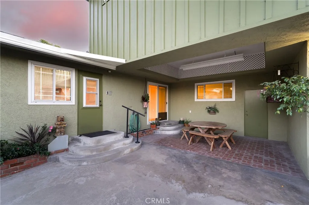 Lakewood, California 90712, United States, 5 Bedrooms Bedrooms, ,4 BathroomsBathrooms,Residential,Active,236630