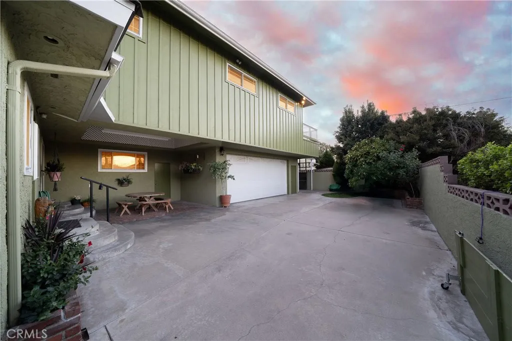 Lakewood, California 90712, United States, 5 Bedrooms Bedrooms, ,4 BathroomsBathrooms,Residential,Active,236630