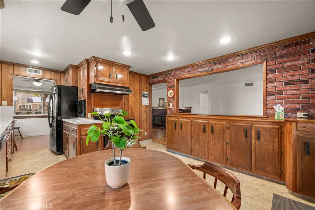 Lakewood, California 90712, United States, 5 Bedrooms Bedrooms, ,4 BathroomsBathrooms,Residential,Active,236630