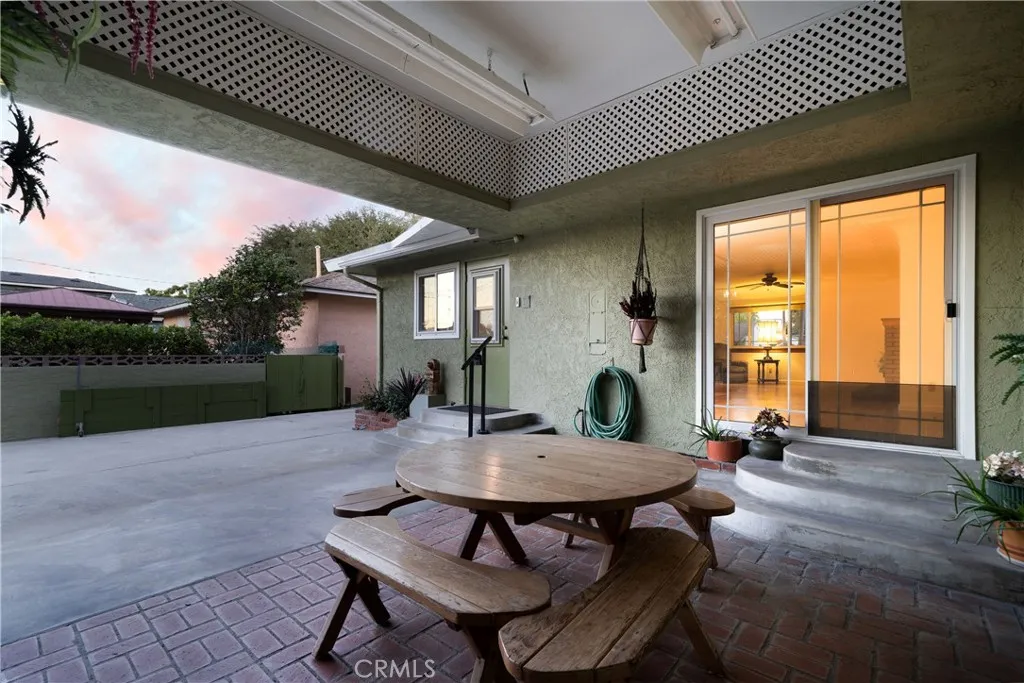 Lakewood, California 90712, United States, 5 Bedrooms Bedrooms, ,4 BathroomsBathrooms,Residential,Active,236630