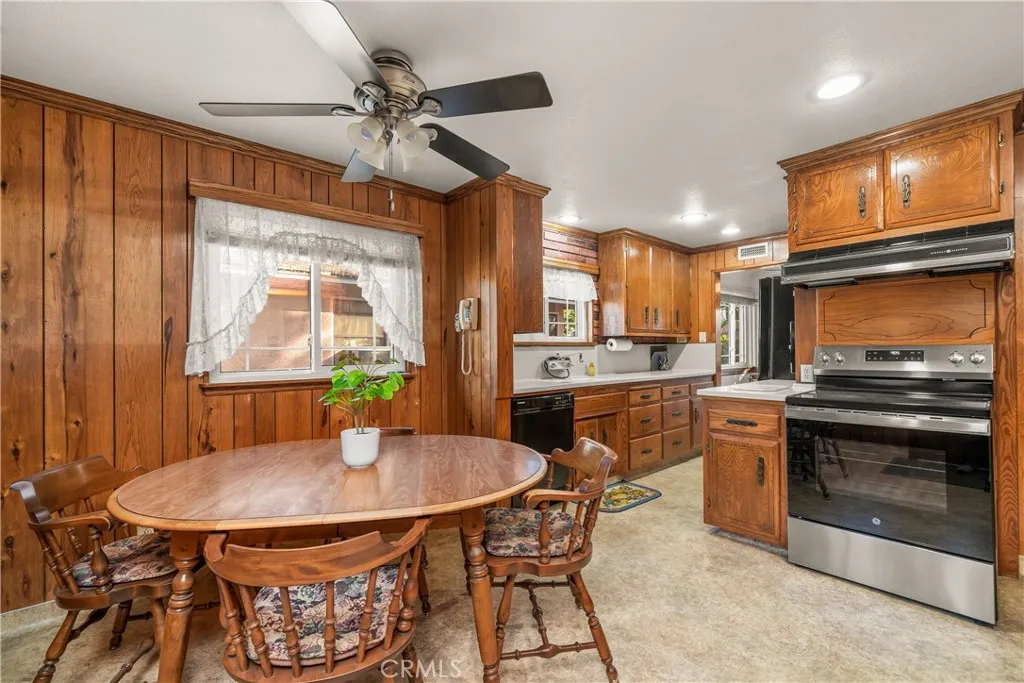 Lakewood, California 90712, United States, 5 Bedrooms Bedrooms, ,4 BathroomsBathrooms,Residential,Active,236630