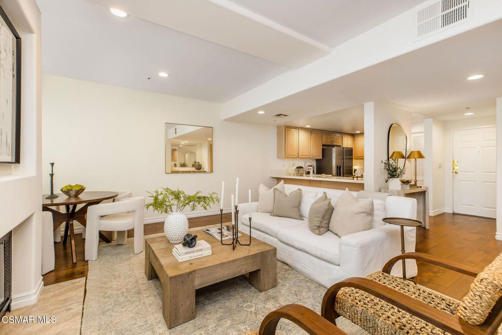 Photo of 11920 Goshen Avenue #202, Los Angeles, CA 90049 (MLS # 225004867)