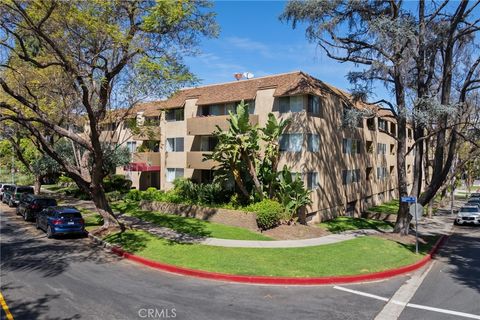 Photo of 14141 Dickens St #312, Sherman Oaks, CA 91423 (MLS # SR26059413)