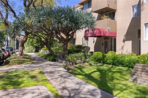 Photo of 14141 Dickens St #312, Sherman Oaks, CA 91423 (MLS # SR26059413)