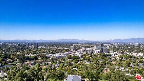 Photo of 4039 Cody Road, Sherman Oaks, CA 91403 (MLS # 26669583)