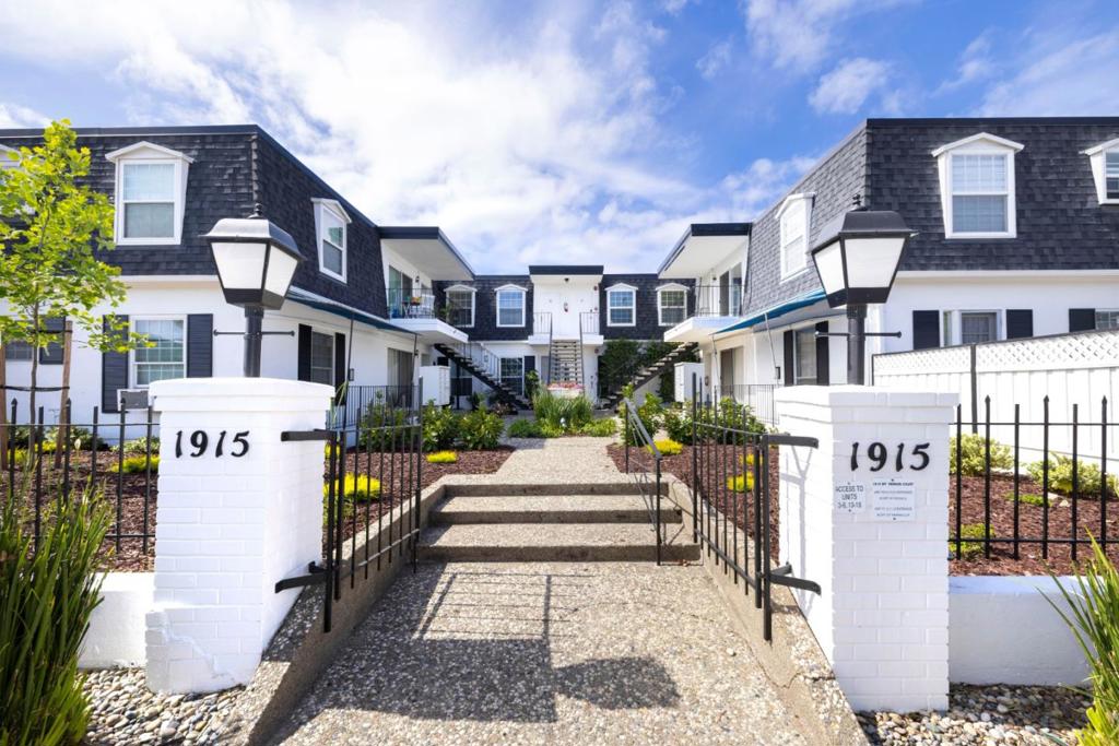 1915 Mount Vernon Court 15