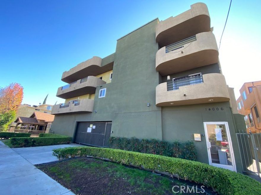 Enjoy open and airy living in this oversized one bedroom, one bath home on the top floor. This unit offers plenty of space to relax and entertain. Features include a large living area, well-appointed kitchen, and bright windows throughout. 

Comes with one dedicated parking space and is conveniently located close to schools, shopping, and major freeways for easy commuting.