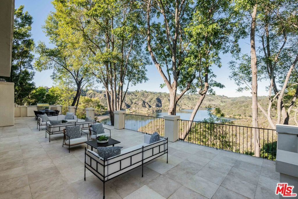 Photo of 1900 Bel Air Road, Los Angeles, CA 90077 (MLS # 26658407)