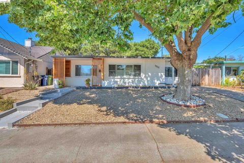 Photo of 4352 Gem Ave, Castro Valley, CA 94546 (MLS # 41129877)