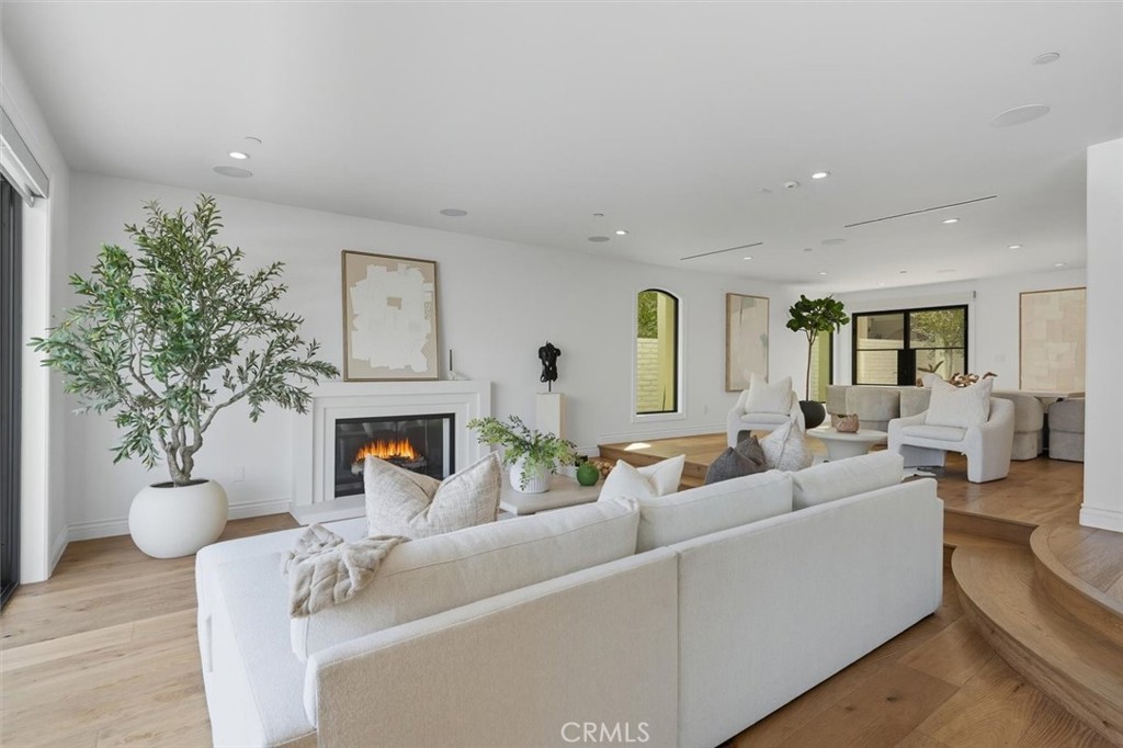 Linda Isle (LIND) - Residential