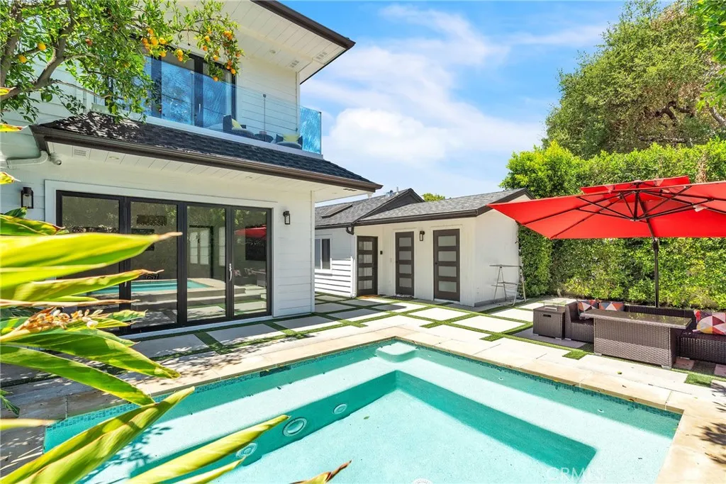 Burbank, California 91506, United States, 4 Bedrooms Bedrooms, ,5 BathroomsBathrooms,Residential,Active,183372