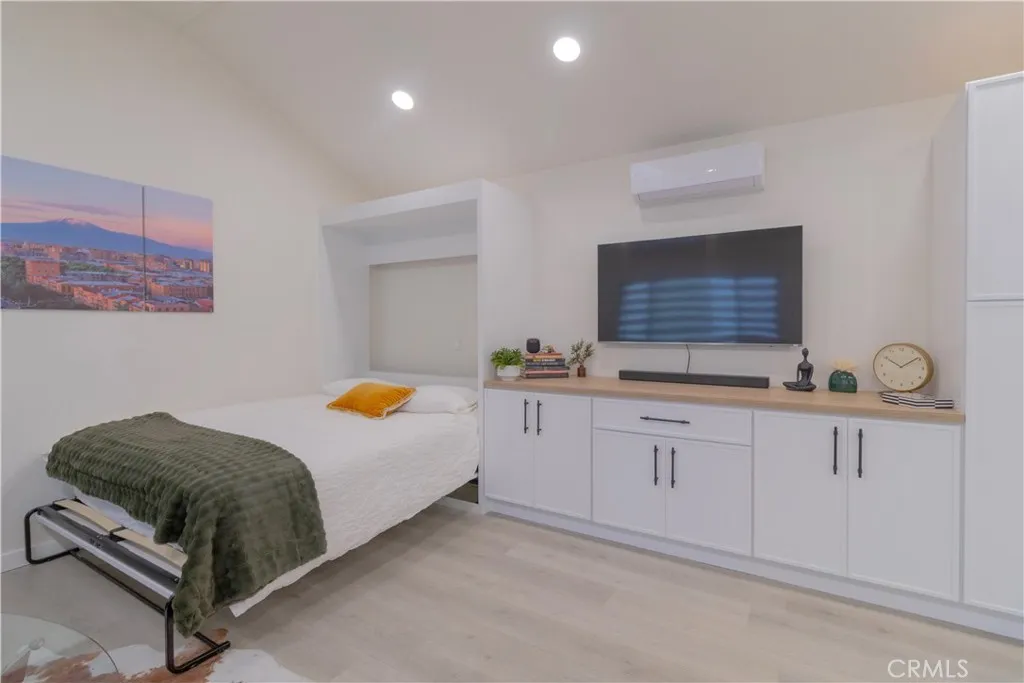 Burbank, California 91506, United States, 4 Bedrooms Bedrooms, ,5 BathroomsBathrooms,Residential,Active,183372