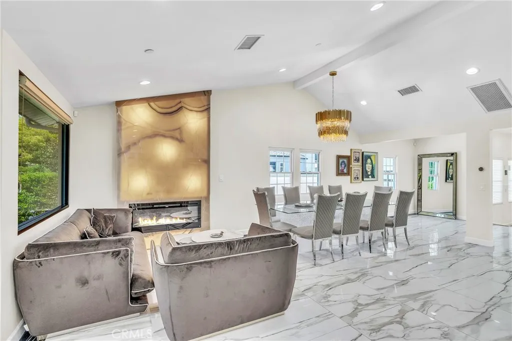 Burbank, California 91506, United States, 4 Bedrooms Bedrooms, ,5 BathroomsBathrooms,Residential,Active,183372