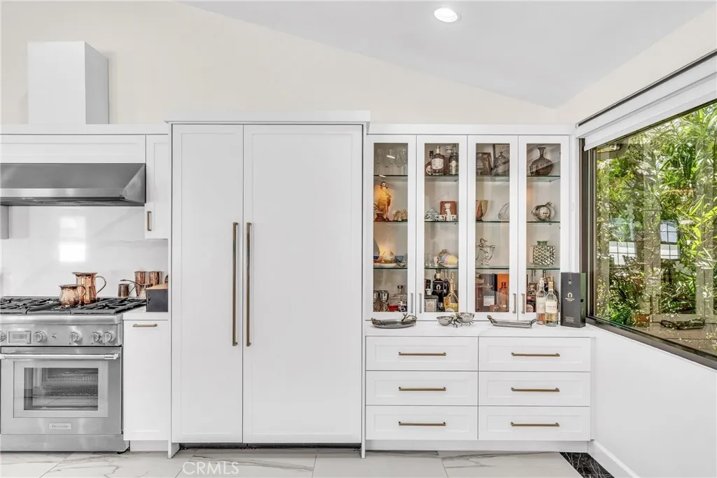 Burbank, California 91506, United States, 4 Bedrooms Bedrooms, ,5 BathroomsBathrooms,Residential,Active,183372