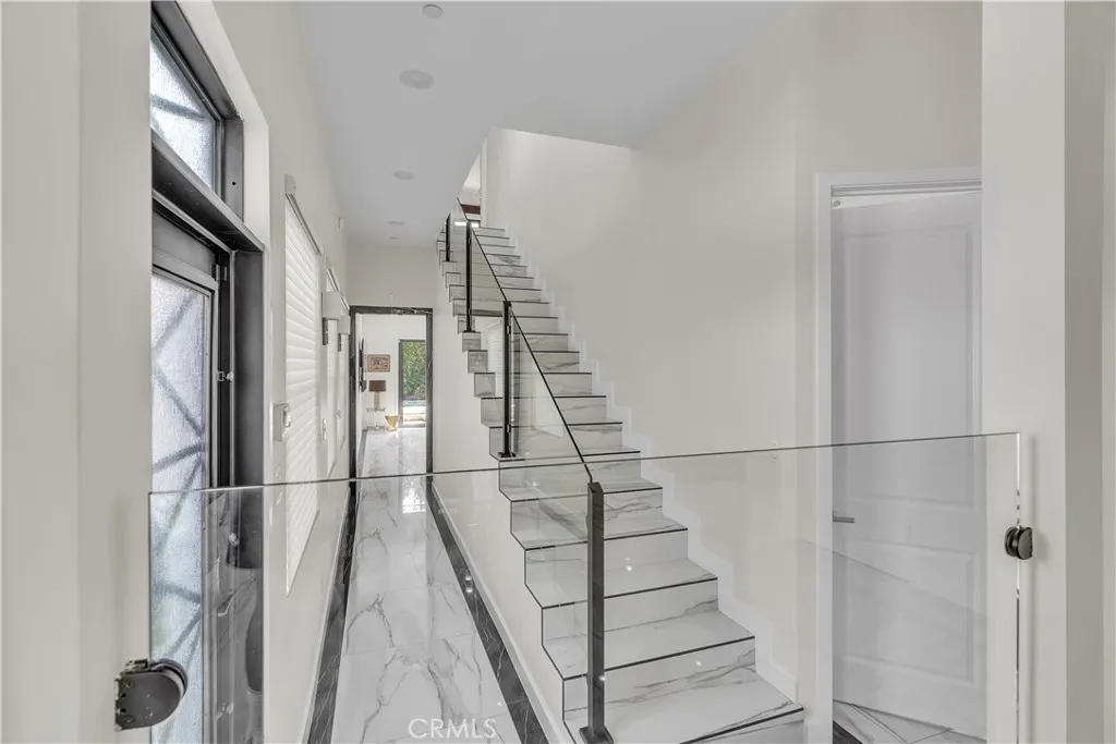 Burbank, California 91506, United States, 4 Bedrooms Bedrooms, ,5 BathroomsBathrooms,Residential,Active,183372