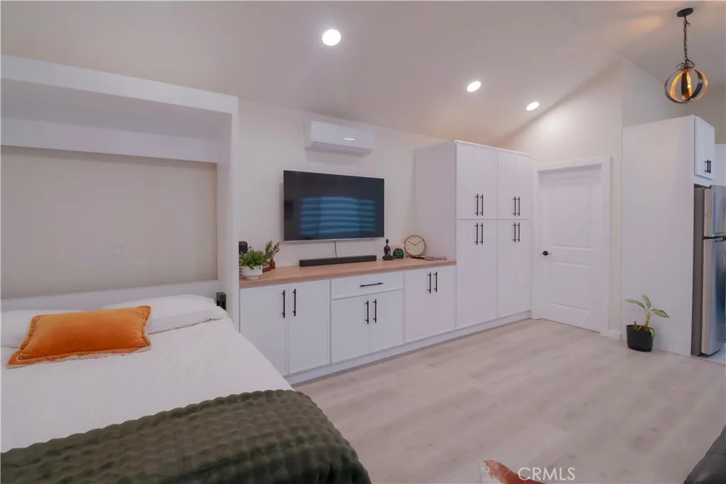 Burbank, California 91506, United States, 4 Bedrooms Bedrooms, ,5 BathroomsBathrooms,Residential,Active,183372