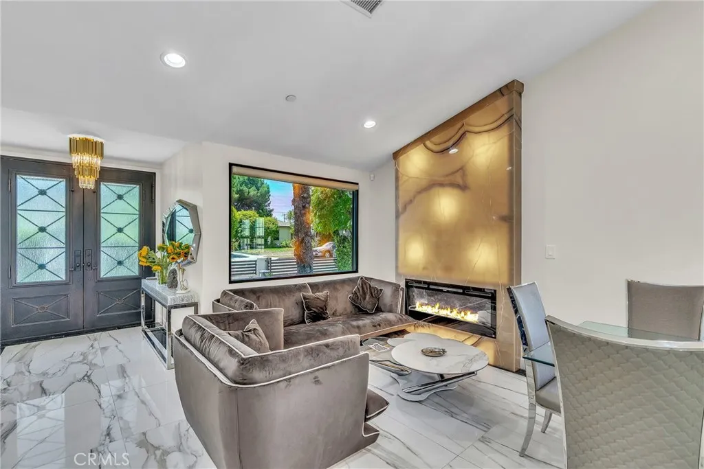 Burbank, California 91506, United States, 4 Bedrooms Bedrooms, ,5 BathroomsBathrooms,Residential,Active,183372