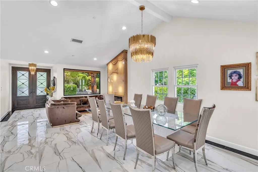 Burbank, California 91506, United States, 4 Bedrooms Bedrooms, ,5 BathroomsBathrooms,Residential,Active,183372