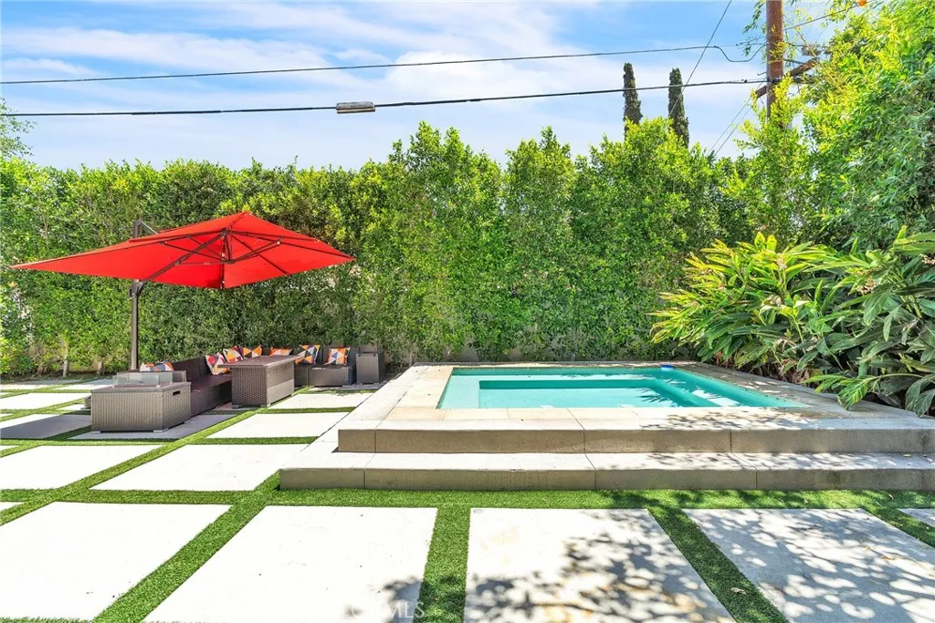 Burbank, California 91506, United States, 4 Bedrooms Bedrooms, ,5 BathroomsBathrooms,Residential,Active,183372