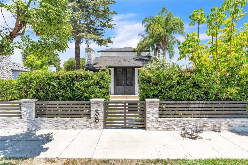 Burbank, California 91506, United States, 4 Bedrooms Bedrooms, ,5 BathroomsBathrooms,Residential,Active,183372