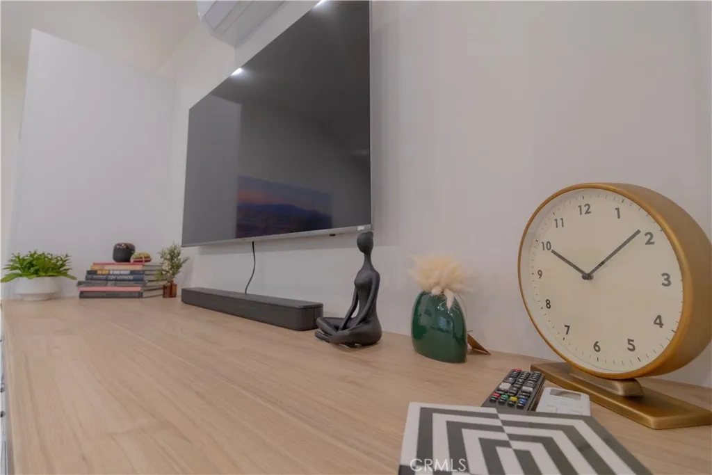 Burbank, California 91506, United States, 4 Bedrooms Bedrooms, ,5 BathroomsBathrooms,Residential,Active,183372