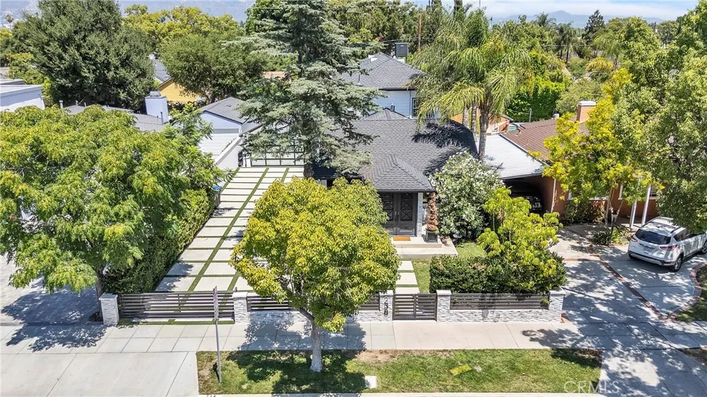 Burbank, California 91506, United States, 4 Bedrooms Bedrooms, ,5 BathroomsBathrooms,Residential,Active,183372