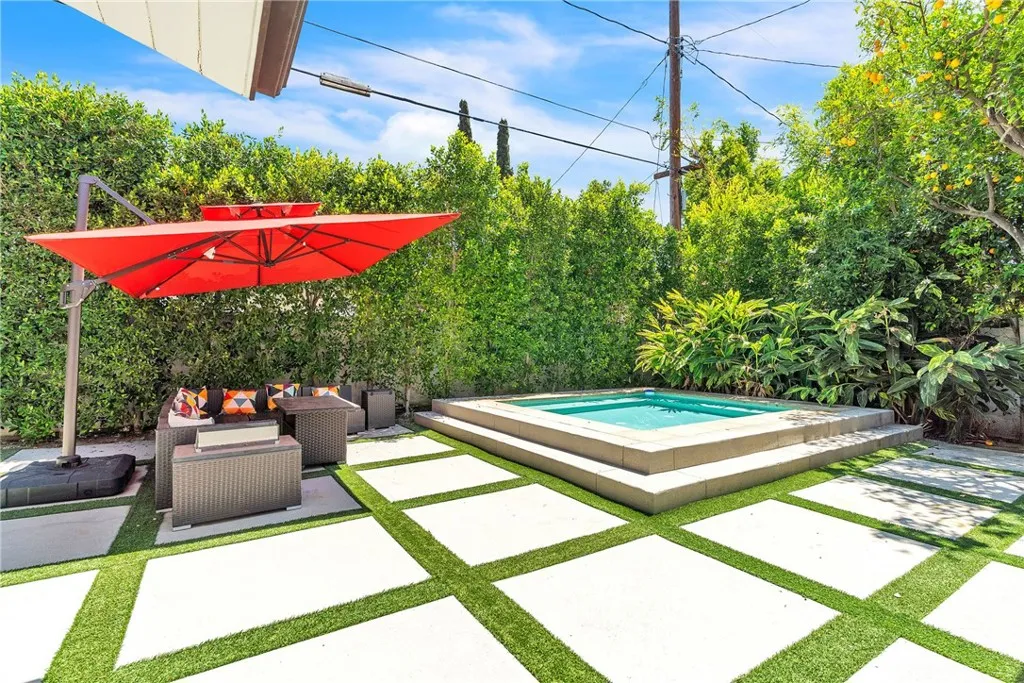 Burbank, California 91506, United States, 4 Bedrooms Bedrooms, ,5 BathroomsBathrooms,Residential,Active,183372