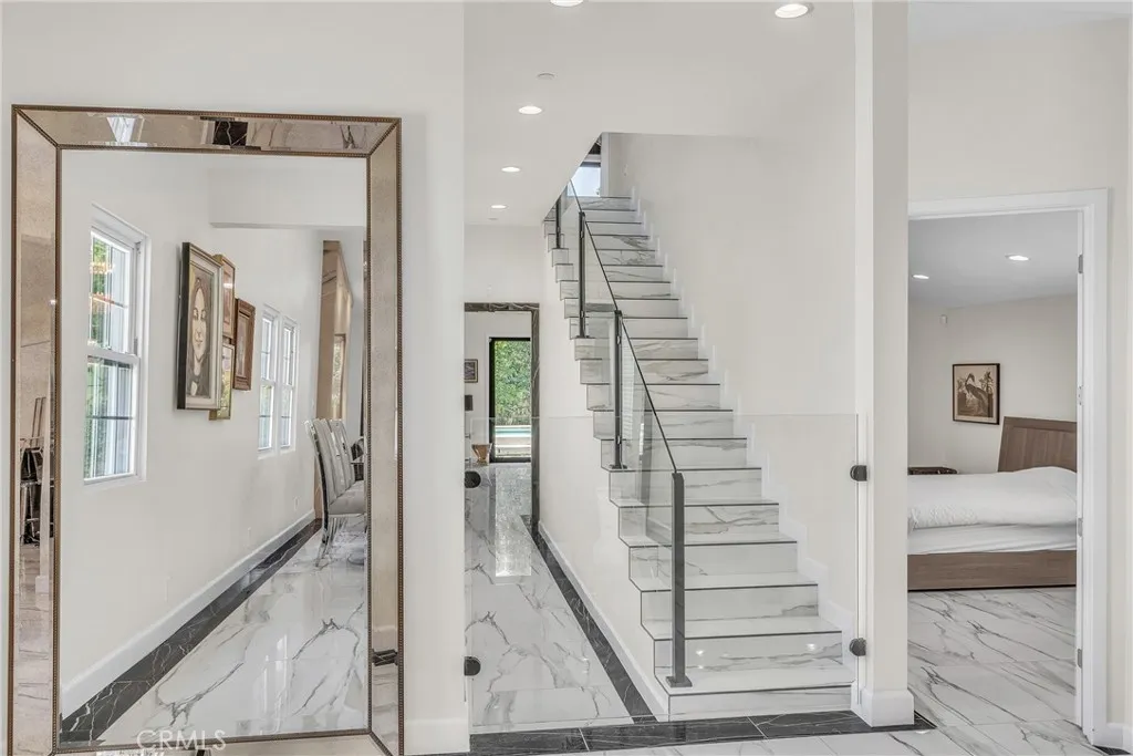 Burbank, California 91506, United States, 4 Bedrooms Bedrooms, ,5 BathroomsBathrooms,Residential,Active,183372