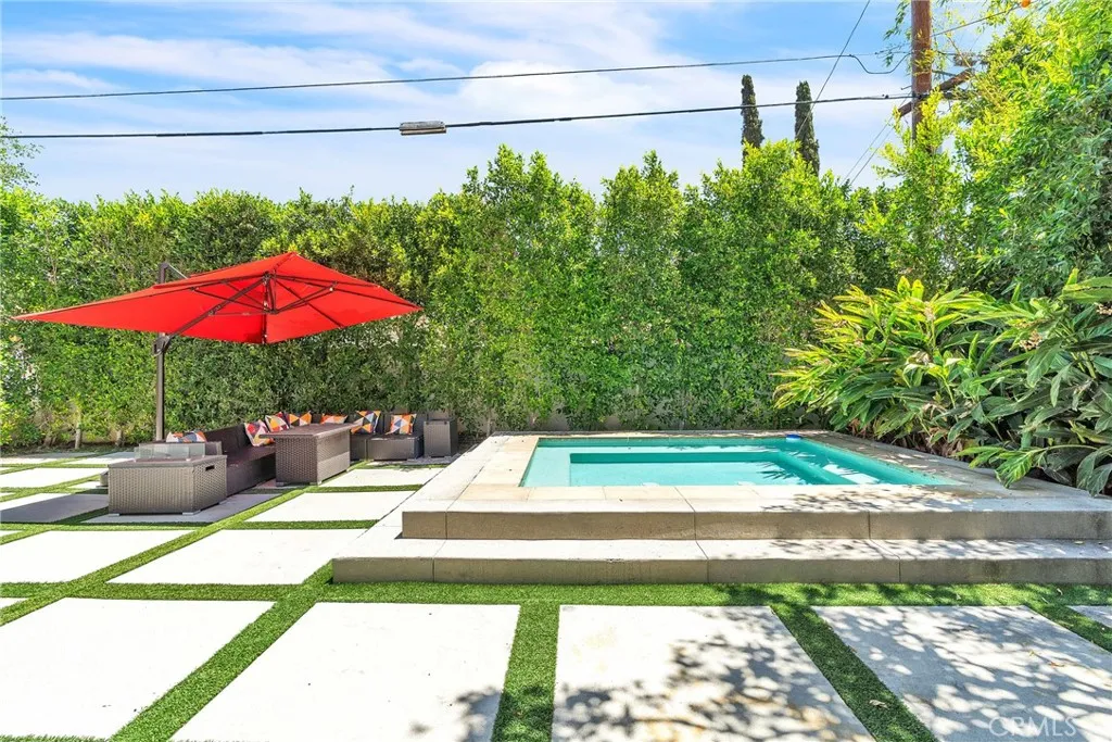 Burbank, California 91506, United States, 4 Bedrooms Bedrooms, ,5 BathroomsBathrooms,Residential,Active,183372