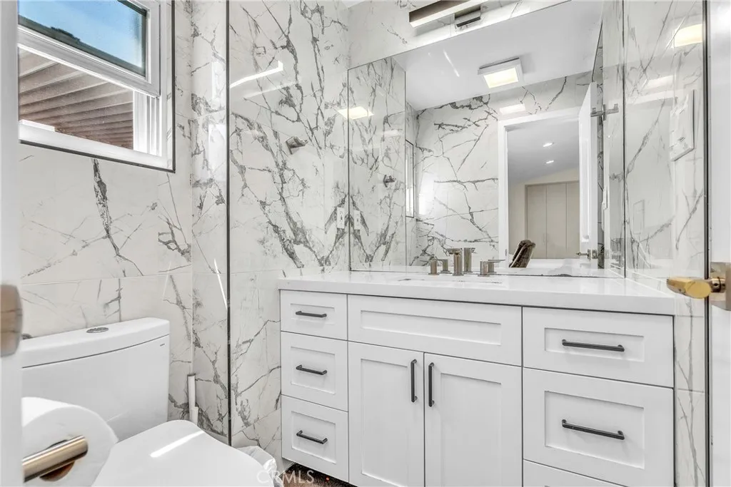 Burbank, California 91506, United States, 4 Bedrooms Bedrooms, ,5 BathroomsBathrooms,Residential,Active,183372