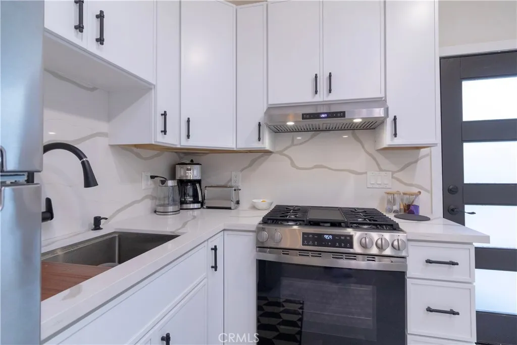 Burbank, California 91506, United States, 4 Bedrooms Bedrooms, ,5 BathroomsBathrooms,Residential,Active,183372