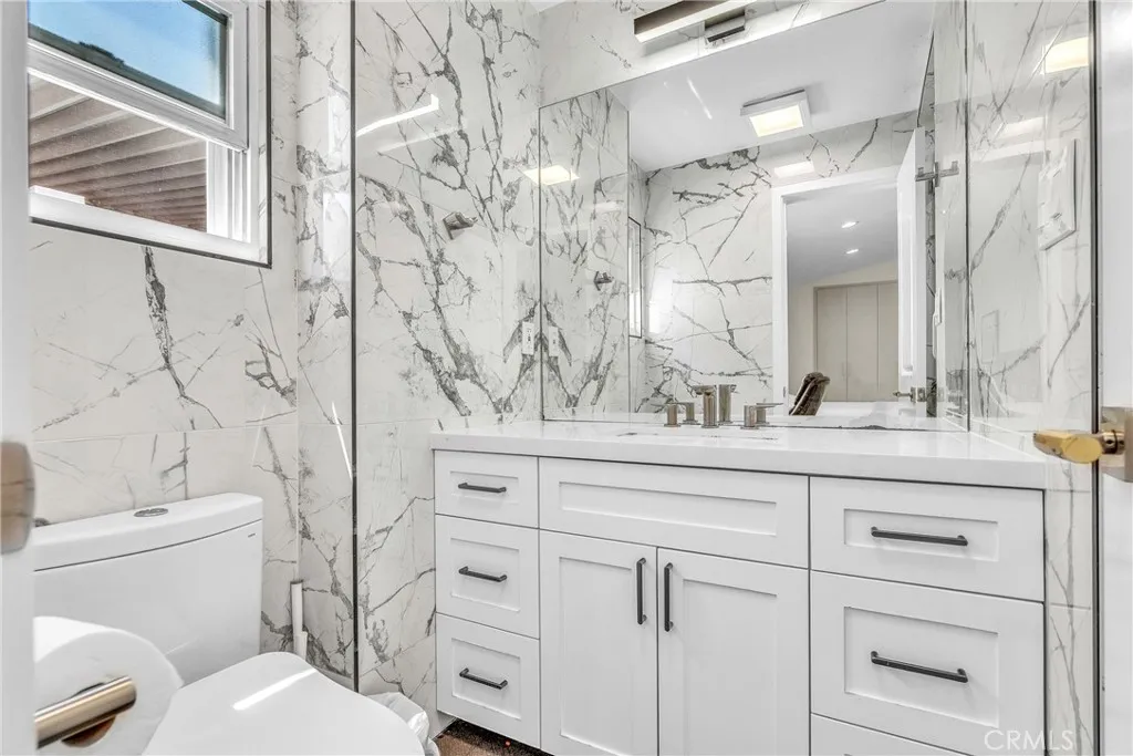 Burbank, California 91506, United States, 4 Bedrooms Bedrooms, ,5 BathroomsBathrooms,Residential,Active,183372