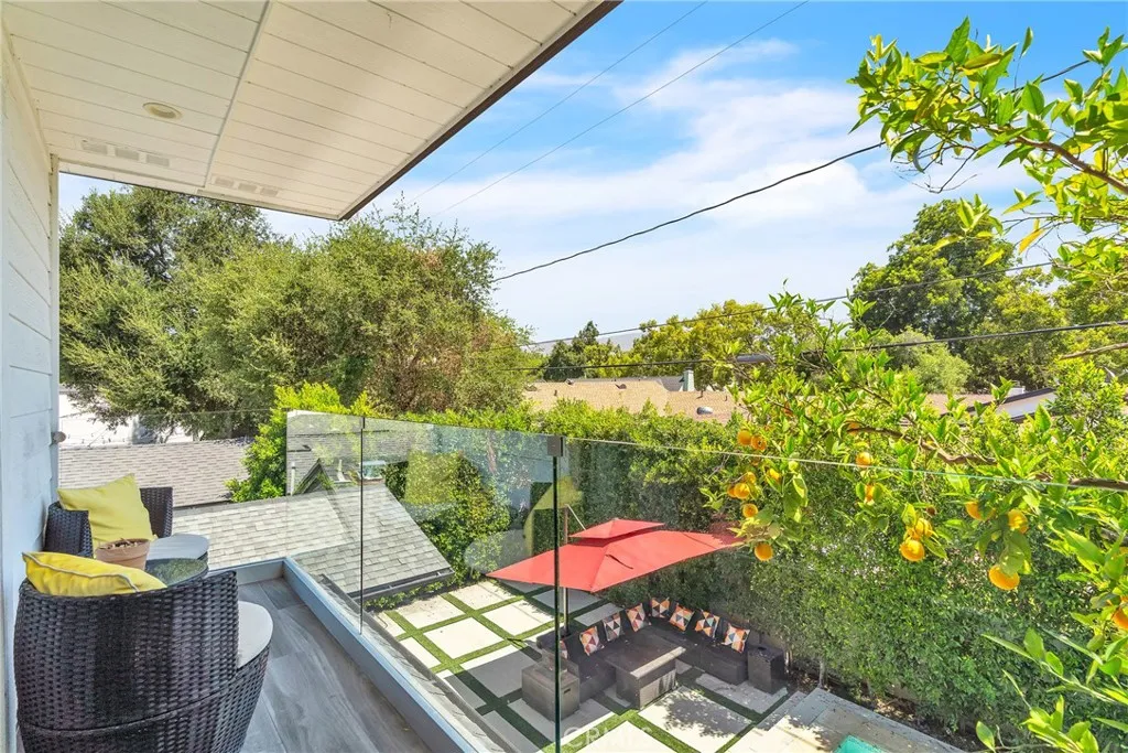 Burbank, California 91506, United States, 4 Bedrooms Bedrooms, ,5 BathroomsBathrooms,Residential,Active,183372