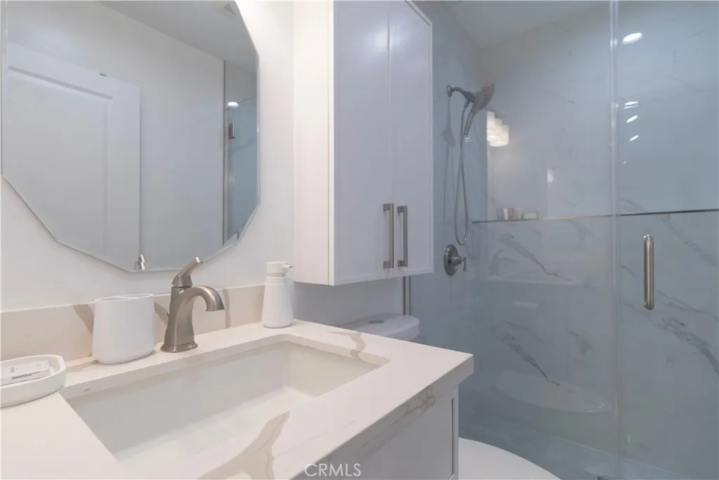 Burbank, California 91506, United States, 4 Bedrooms Bedrooms, ,5 BathroomsBathrooms,Residential,Active,183372