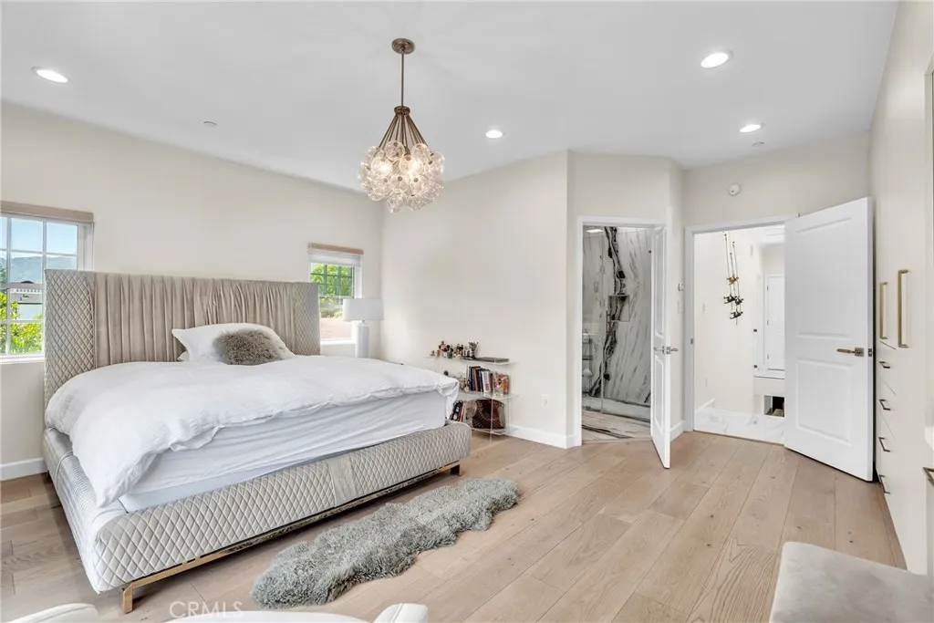 Burbank, California 91506, United States, 4 Bedrooms Bedrooms, ,5 BathroomsBathrooms,Residential,Active,183372