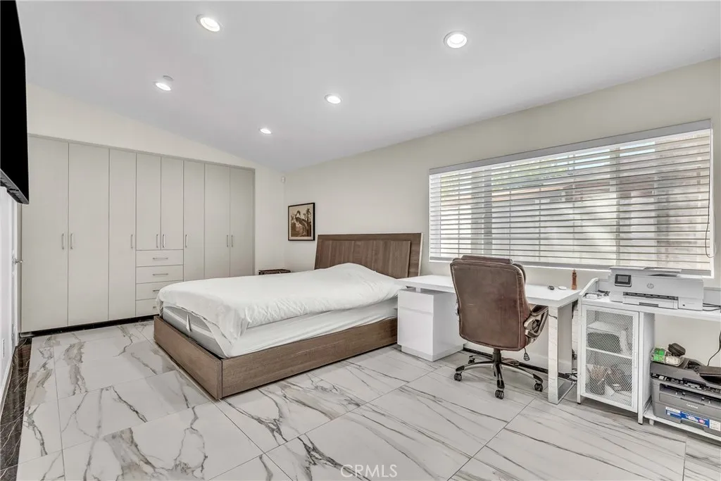 Burbank, California 91506, United States, 4 Bedrooms Bedrooms, ,5 BathroomsBathrooms,Residential,Active,183372