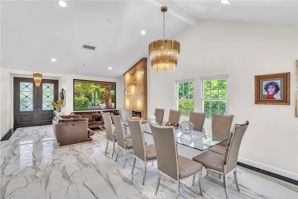 Burbank, California 91506, United States, 4 Bedrooms Bedrooms, ,5 BathroomsBathrooms,Residential,Active,183372